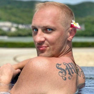 ЗУБАРЕВ СМОТРИТ ФИЛЬМЫ