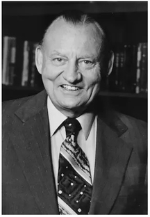 Доктор Лестер Самралл