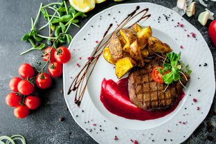 Ем и комментирую))