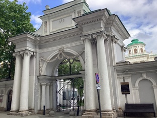 Исторические здания и особняки