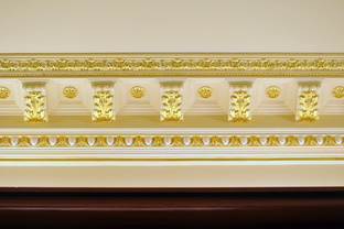 золочение подиума