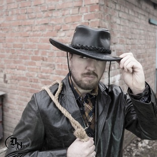 Головные уборы из кожи