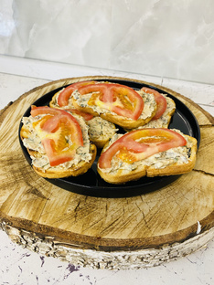 Несладкая выпечка, бутерброды.