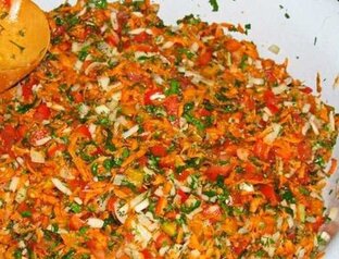 Различные салаты, заправки на зиму