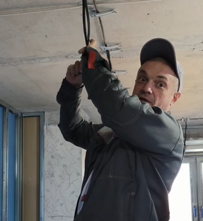 Электромонтажник