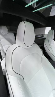 Новый интерьер салона автомобиля.