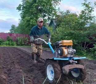 Работа с мотоблоком