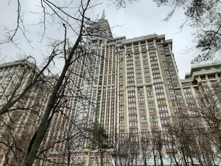 Москва: У высотки Триумф Палас и по ту сторону Ленинградского проспекта