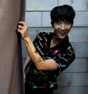 Поздравления (с русскими субтитрами)