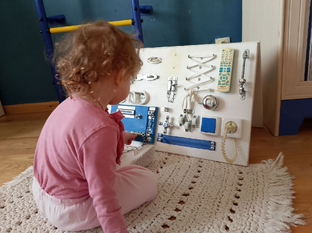 Развитие мелкой моторики с рождения до 3 лет. 