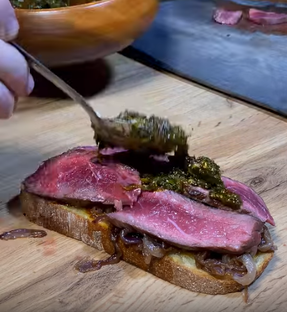 Стейк-сэндвич 🥩