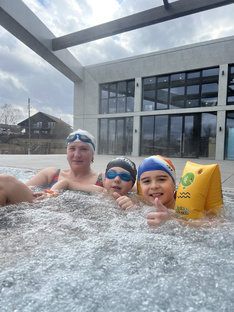 Мы в бассейне со Святиком