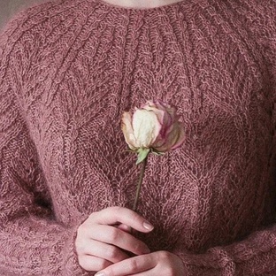 Тренды вязания 2026: модные женские джемперы спицами с описанием и схемами