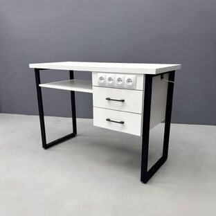 Маникюрные столы