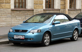 Opel в гараже 