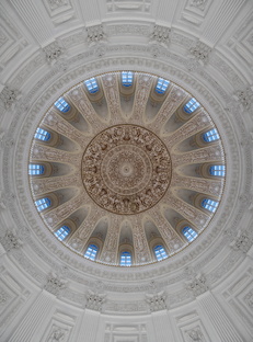 Дворцы России.