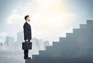 Карьера и финансы