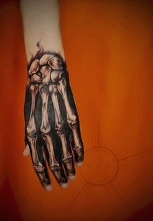 Тату кисти кости