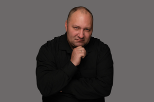 Актер театра и кино.