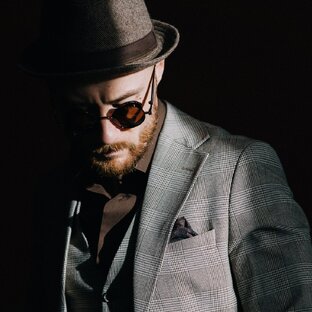 Ведущий #РомаПожени