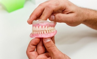 Все о протезировании зубов: полный гид к красивой улыбке