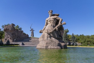 Прогулки и экскурсии на катере в Волгограде 