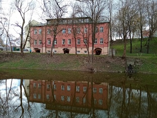 "Дома и люди"