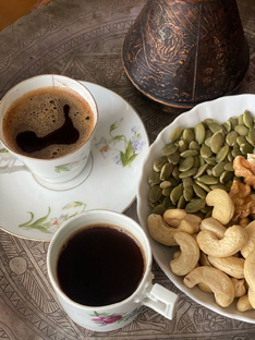 Антикварные предметы из галереи "Однажды" в интерьере