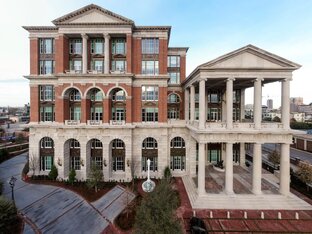 Фасады из натурального камня