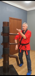 Вин Чун и деревянный манекен 