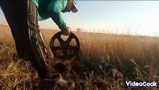  МЕТАЛЛОКОП С ОДНОЙ РУКОЙ. 