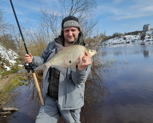 Рыбалка, поплавок и фидер