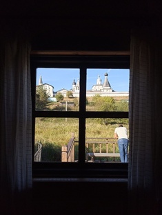 ПО ГОРОДАМ И ВЕСЯМ