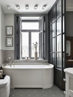 Окно в ванной комнате