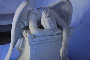 Захоронения, кладбища, памятные места