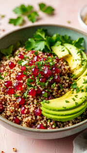 Салат с киноа, авокадо и гранатом 🥑