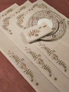 Текстиль ручной работы с вышивкой 