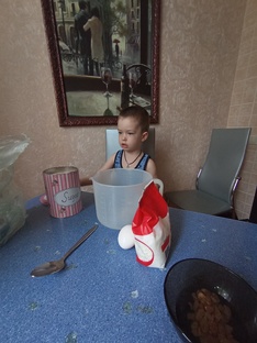 На кухне с сыном и не только...