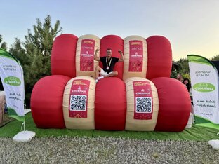 Диван высотой 4 метра за 5 дней: спецпроект CHERNiCO для ULCAMP'25