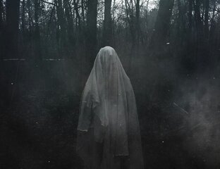 Призраки, духи.