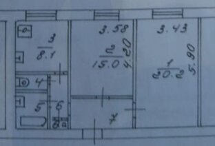 Продаются две из трех долей в двухкомнатной квартире.