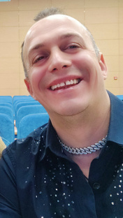 Ведущий Павел Жуков