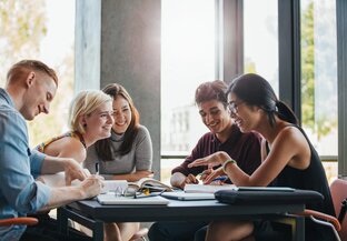 Коммуникации и Отношения