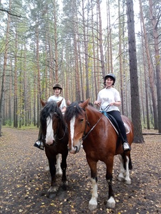 Мы с дочкой верхом на Малыше и Спартаке!