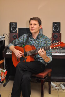 Песни под аккомпанимент гитары.