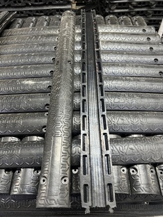 Защита кабеля кабель-каналом Rubber Barrier