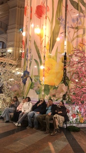 Семейка на скамейке 