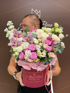 Букеты в шляпной коробке