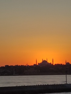 Путешествие по миру, даже в нынешней непростой ситуации.