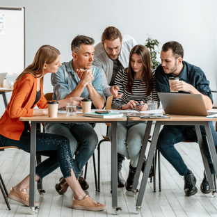 Про коллектив и компанию